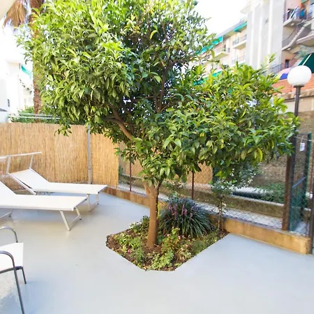 Grande Bilocale Con Giardino E Posto Auto Privato Comodo Al Mare Appartamento Varazze