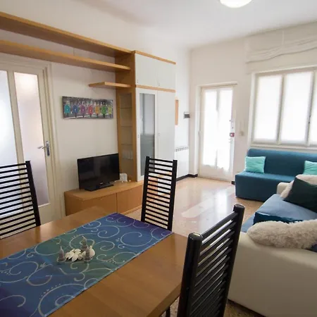 Grande Bilocale Con Posto Auto Privato E Giardino