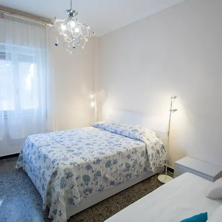 Grande Bilocale Con Posto Auto Privato E Giardino 아파트