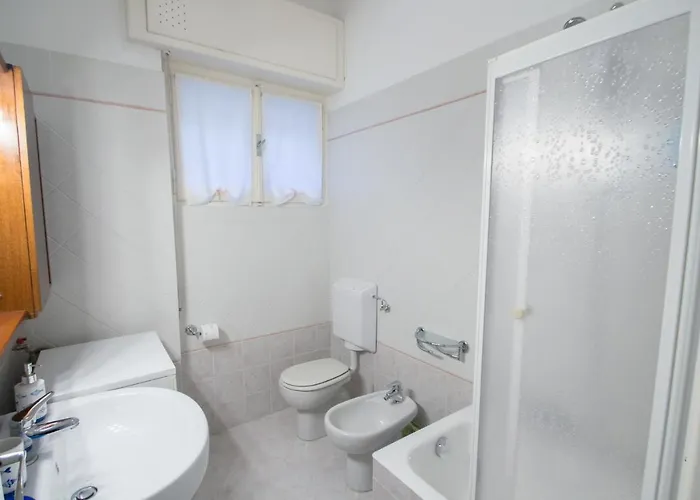 Apartment Grande Bilocale Con Posto Auto Privato E Giardino