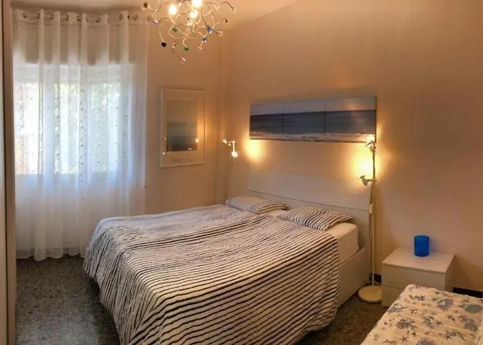 Grande Bilocale Con Posto Auto Privato E Giardino * Varazze